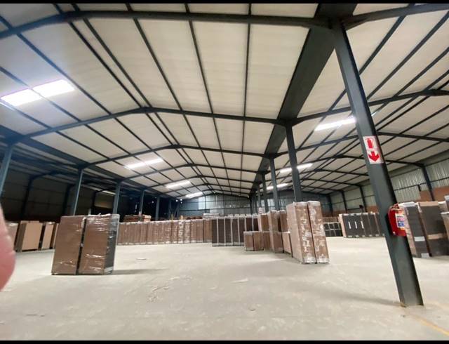 4,000M² WAREHOUSE TO LET IN DEVLAND